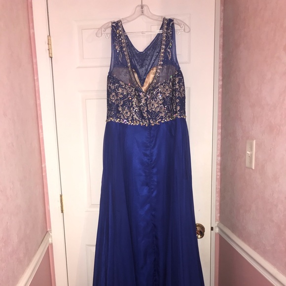 Mac Duggal prom dress - Picture 5 of 8